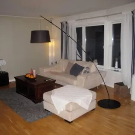 2 Bedroom Luxury Seafront, Free Pick Up! *