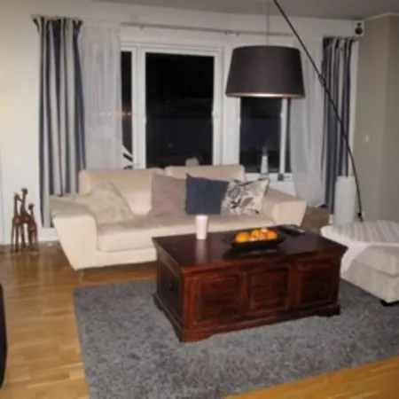 2 Bedroom Luxury Seafront, Free Pick Up! * Tromso