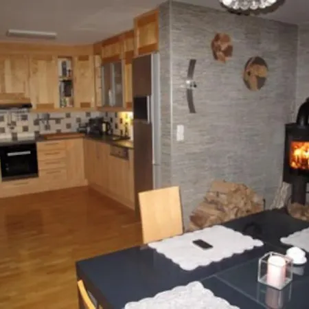 Apartment 2 Bedroom Luxury Seafront, Free Pick Up! *