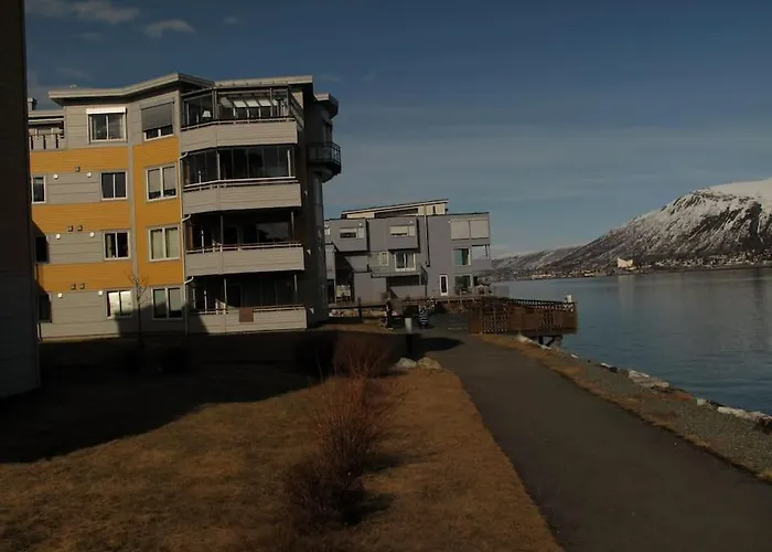 Apartmán 2 Bedroom Luxury Seafront, Free Pick Up! *