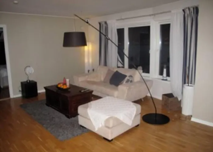 2 Bedroom Luxury Seafront, Free Pick Up! *