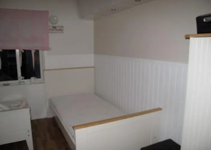 2 Bedroom Luxury Seafront, Free Pick Up!
