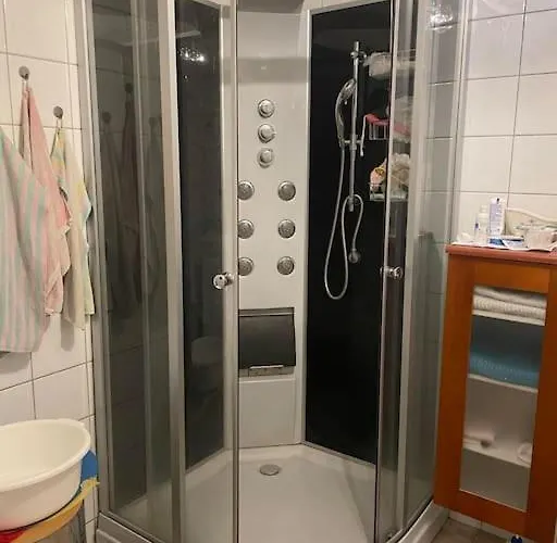 Apartment 2 Bedroom Luxury Seafront, Free Pick Up!
