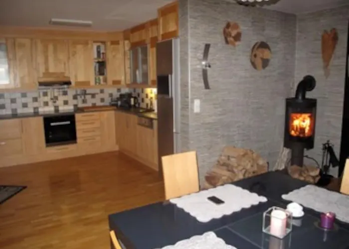 Apartment 2 Bedroom Luxury Seafront, Free Pick Up! *