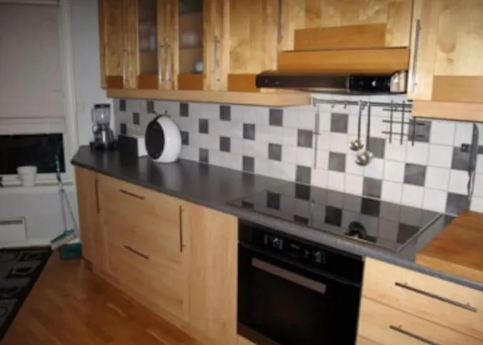 2 Bedroom Luxury Seafront, Free Pick Up! *